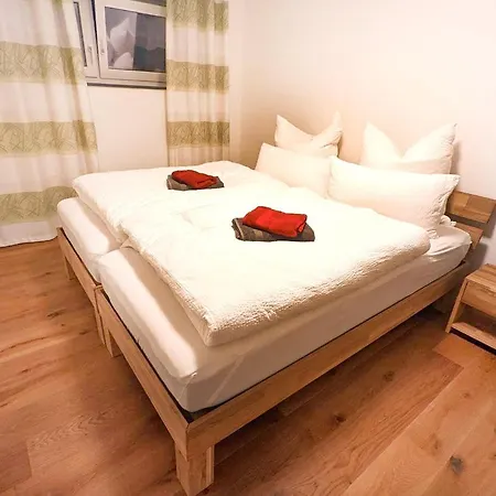 Donauhosting, Stadt Land Fluss