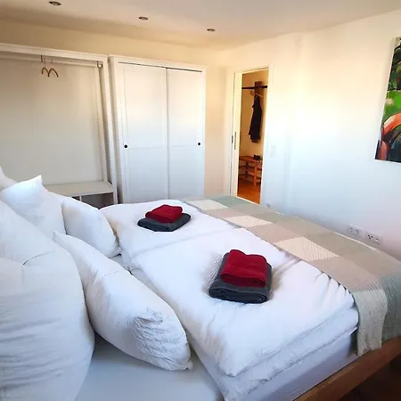 Donauhosting, Stadt Land Fluss