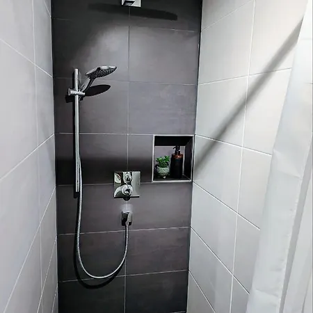 Donauhosting, Stadt Land Fluss