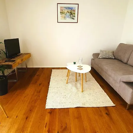Donauhosting, Stadt Land Fluss Daire *